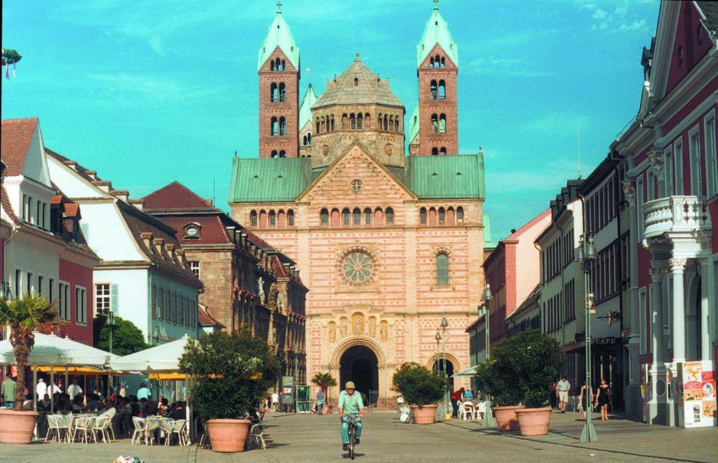 Weinstube Schwarzamsel Apartamento Speyer Exterior foto